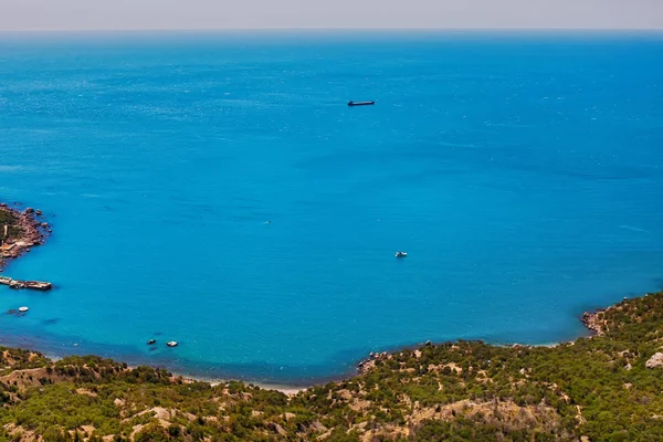 Vista della costa dalla cima della montagna — Foto Stock