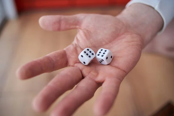 The dice in his hand. — Stock Photo, Image