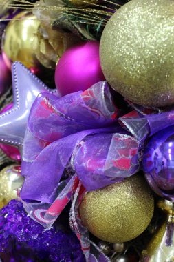 Tatil için çok renkli Noel ağacı Noel ağacı oyuncak dekorasyon