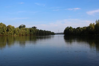 Net göl tekne çevre üzerinde balık tutma yaz aylarında nehir