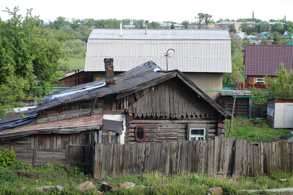 Oude Houten Huizen Siberisch Dorp Zomer Landschap Rusland Verlatenheid Squalor — Stockfoto