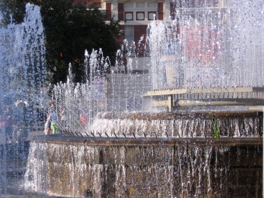 Güzel çok katmanlı şelale çeşme City Park Novosibirsk Pervomaysky kare