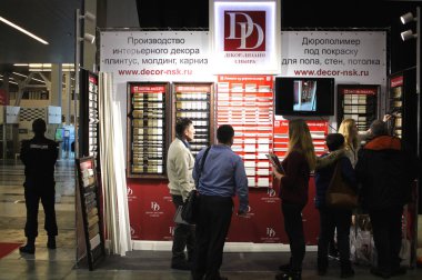 Novosibirsk dekor-tasarım-Sibirya şirket yıllık sergide parçalar oluşturma örnekleri ayaklıklı bilgi sunar Şubat 2019 Merkezi'ne