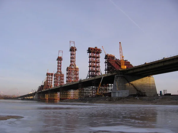 Výstavba Nového Mostu Bugrinskij Erekci Novosibirsku Výstavbu Opor Procesu Erekce — Stock fotografie