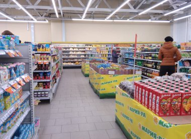 vitrinler ürünler Maria-Ra ağ süpermarket Novosibirsk Novomarusino ile alışveriş merkezi alışveriş