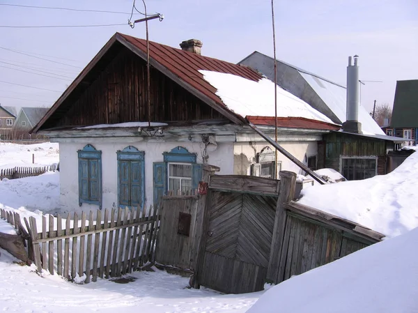 Селі Багато Дерев Яних Будинків Вкритих Снігом Зимових Сибірських Сільських — стокове фото
