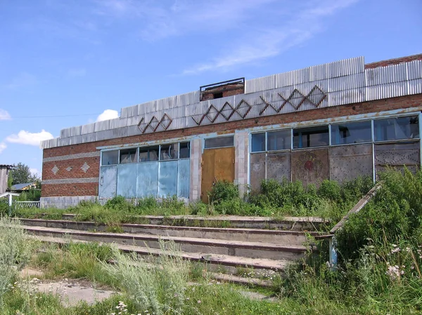 Edifício Abandonado Velho Casa Aldeia Cultura Arquitetura Soviética Com Uma — Fotografia de Stock