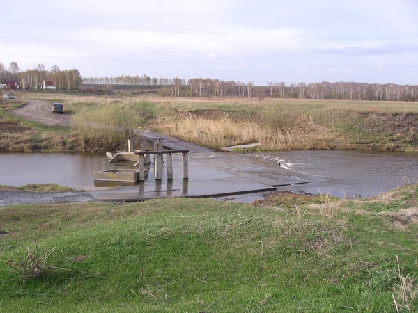 Überflutete Straße Gefährliche Passage Durch Den Fluss Einer Flut Auf — Stockfoto