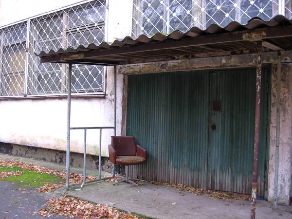 Old Building Abandoned Broken School Door Closed Lying Unnecessary Chair — Stock Photo, Image