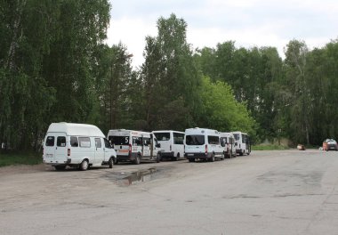 Rusya, Novosibirsk 20.05.202: nakliye istasyonunda nakil için yolcu vagonları taksileri hazırlanıyor