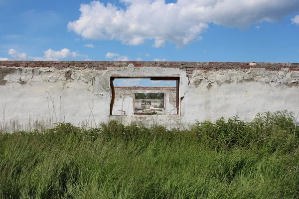 Distrutti Edifici Abbandonati Rovine Con Finestre Villaggio Non Residenziale — Foto Stock