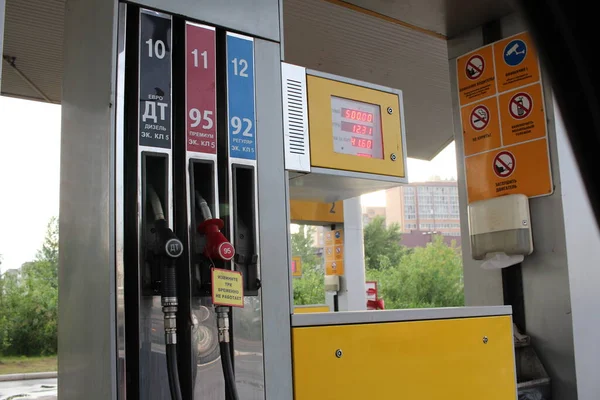 Rusland Novosibirsk 2019 Benzinepomp Bij Tanken Het Station Met Een — Stockfoto