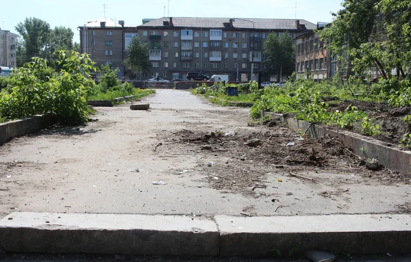 Russland Nowosibirsk 2020 Eine Schmutzige Straße Mit Einem Müllhaufen Auf — Stockfoto