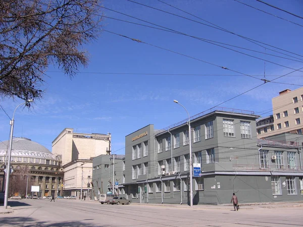 Rusia Novosibirsk 1980 Calle Ciudad Con Casas Carretera Primavera —  Fotos de Stock