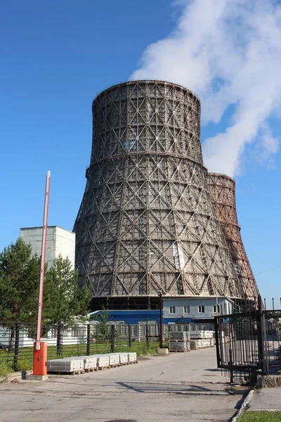 Vysoká Potrubí Tepelné Chlazení Věž Chladič Pro Výrobu Energie — Stock fotografie