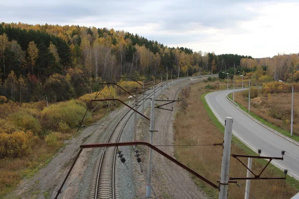 Ferrocarril Con Rieles Para Los Trenes Terraplén Desde Arriba Través — Foto de Stock