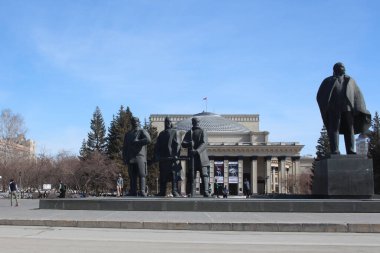 Rusya, Novosibirsk, 30.03.2020: Merkez Meydanı 'ndaki Lenin Meydanı' ndaki Komünist Lider Anıtı