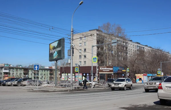 Rusland Novosibirsk 2020 Stadsstraten Met Auto Doorgang Met Voetgangersbrug — Stockfoto