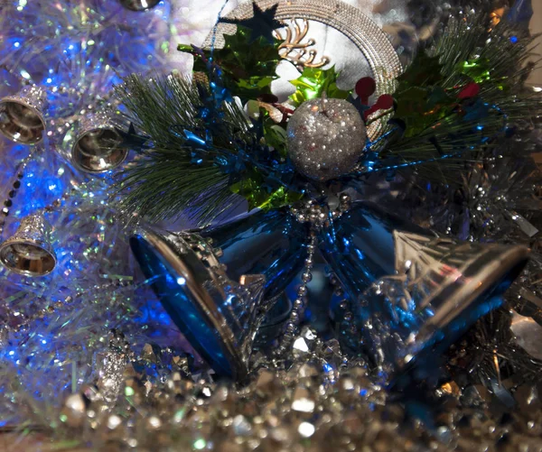 Новогодние Украшения Синем Фоне — стоковое фото