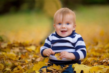 küçük oğlu sarı sonbahar park