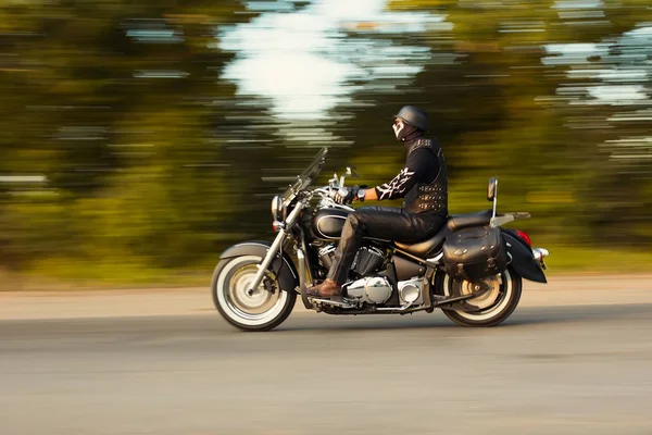 Câmera Lenta Motociclista Andar Moto Com Movimento Desfocado Conceito Velocidade — Fotografia de Stock