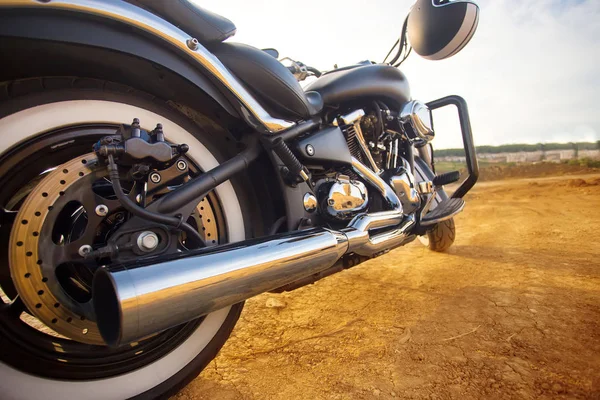 Großes Sauberes Schwarzes Und Unbekanntes Chopperbike Der Wüste — Stockfoto
