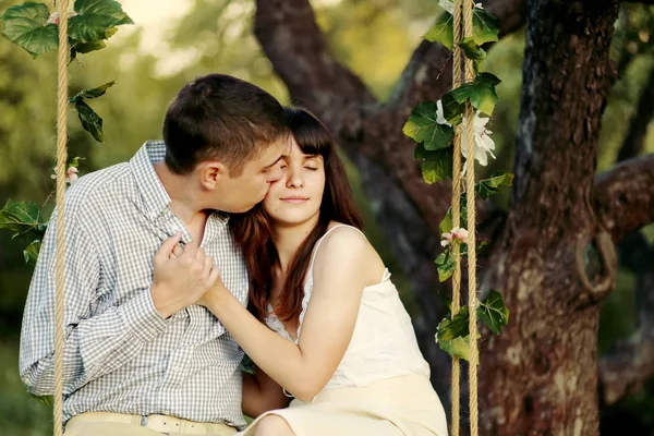 Young Happy Couple Kissing Park Tree Swing — Stock Photo, Image