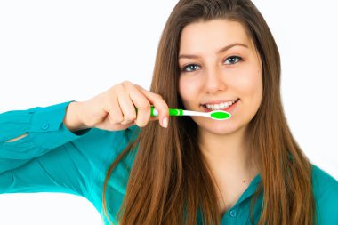 güzel gülümseyen kadın üzerinde beyaz izole diş fırçası, diş hijyeni kavramı, Diş Temizleme