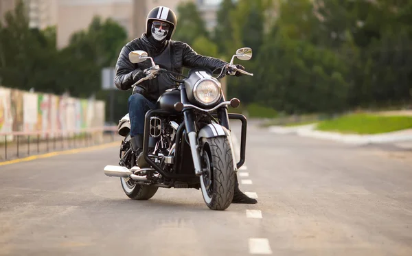 Biker Mask Helmet Sitting Big Bike Road — Stock Photo, Image