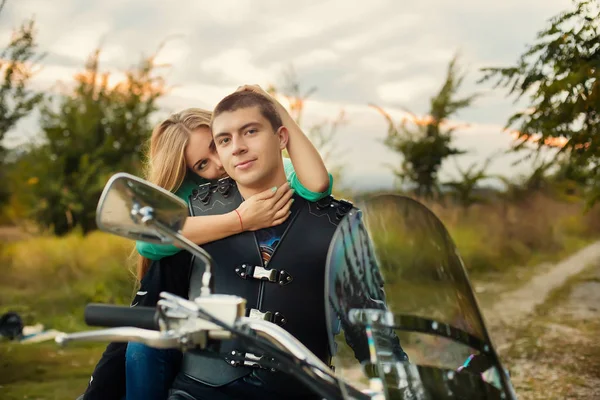Young Couple Beautiful Bike Road — Stock Photo, Image