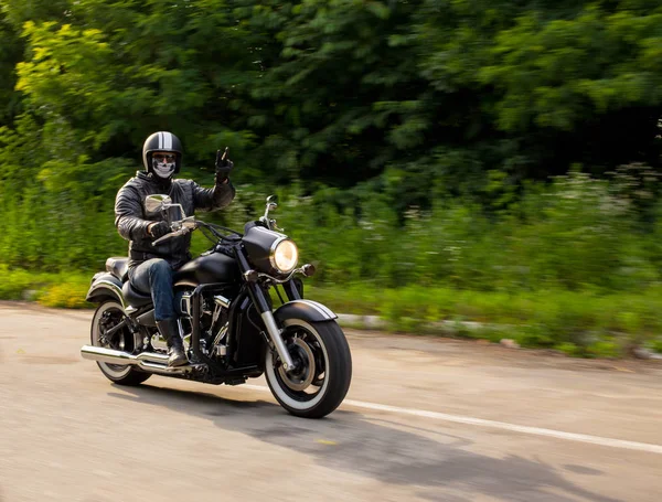 Câmera Lenta Motociclista Andar Moto Desconhecida Com Movimento Embaçado Conceito — Fotografia de Stock