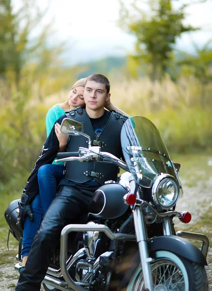 Young Couple Beautiful Bike Road — Stock Photo, Image