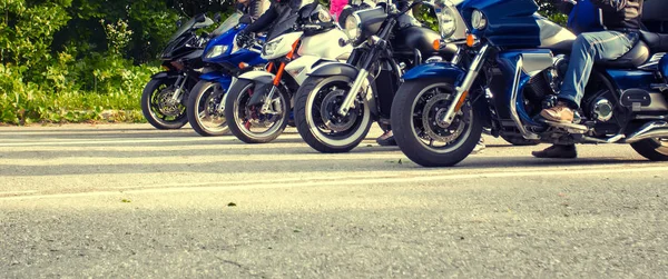 도 많은 다른 motocycles 바퀴 — 스톡 사진