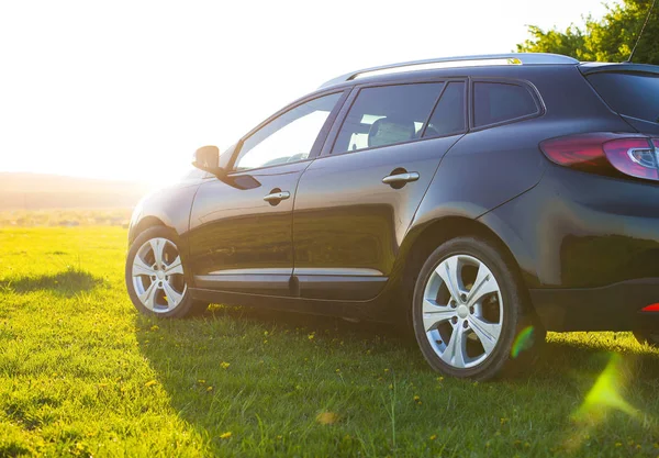 Unknown Vehicle Car Grass Field Summer Sunset — Stock Photo, Image