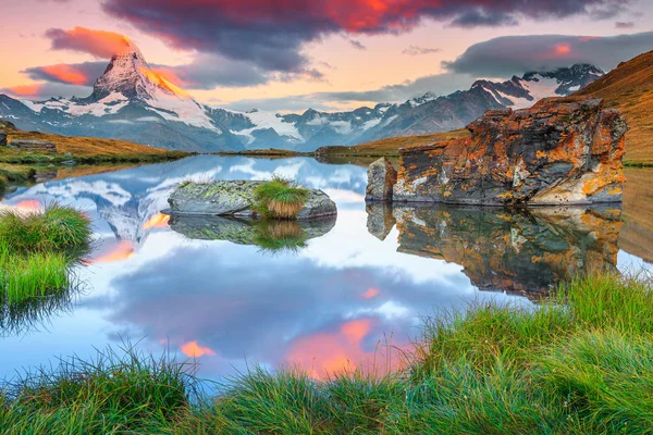 Majestätiska Sunrise Landskap Med Berömda Matterhorn Topp Och Vackra Alpina — Stockfoto