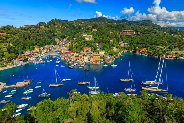 Fabelhaftes Sommerreiseziel Luxusresort Mit Mediterranen Häusern Und Booten Yachten Spektakulären — Stockfoto