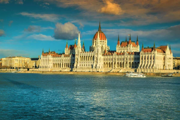 Magyar Parlament Épületével Naplemente Danube River Budapest Magyarország Európa — Stock Fotó