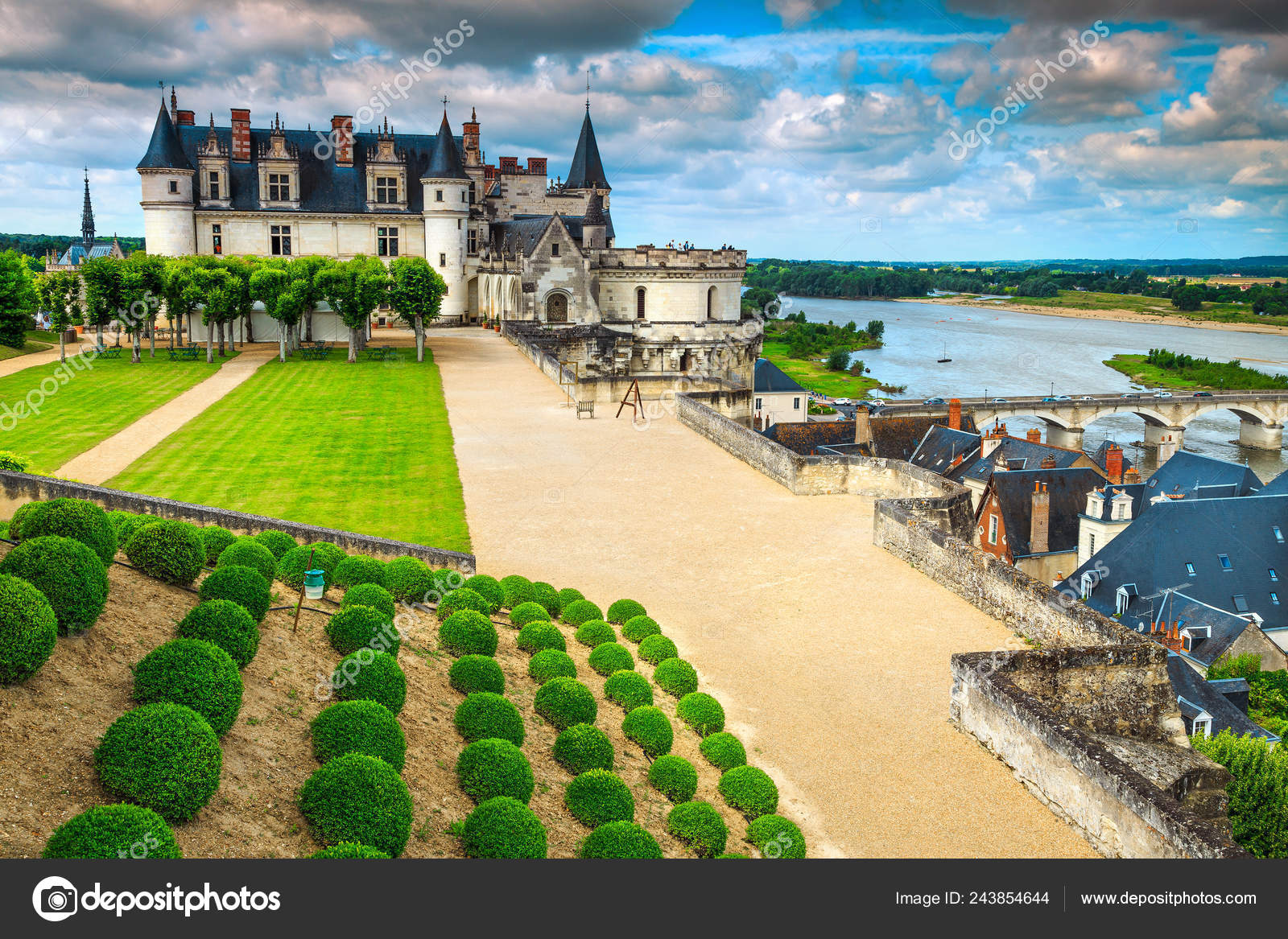 Amazing Ornamental Garden Amboise Castle Green Bushes Loire Valley ...