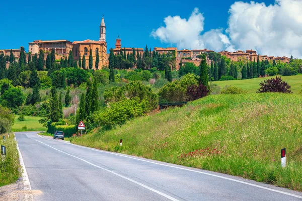 Tuscany stadsgezicht met middeleeuwse gebouwen op de heuvels, Pienza, Italië — Stockfoto