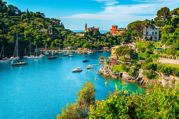 Paisagem urbana mediterrânica com porto espetacular, Portofino, Ligúria, Itália, Europa — Fotografia de Stock