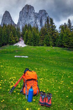 Yürüyüş ve trekking ekipmanları, Ayakkabı, sırt çantası ve yürüyen kutup