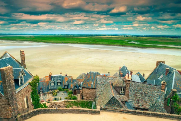 Increíble vista desde el pueblo de Mont Saint Michel, Francia — Foto de Stock