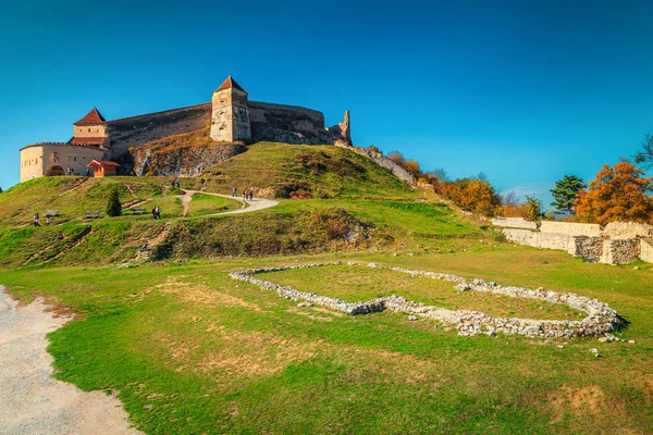 Rasnov Fortress met antieke ruïnes in Transsylvanië, Rasnov, Roemenië, Europa — Stockfoto