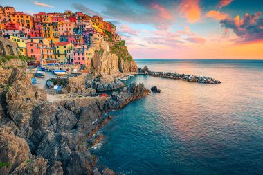 Harika Manarola turist balıkçı köyü, Cinque Terre, Liguria, İtalya 