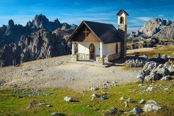 Capella Degli Alpini Pequeña Capilla Montaña Ruta Senderismo Con Hermosas —  Fotos de Stock