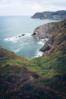 uçurum kıyılarında