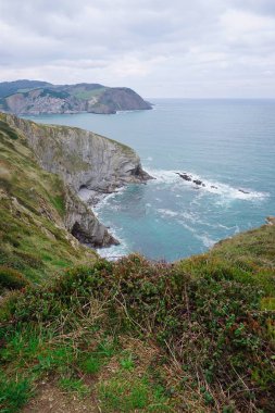 uçurum kıyılarında