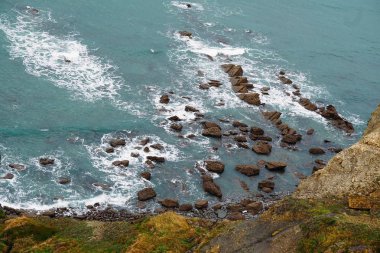 uçurum kıyılarında