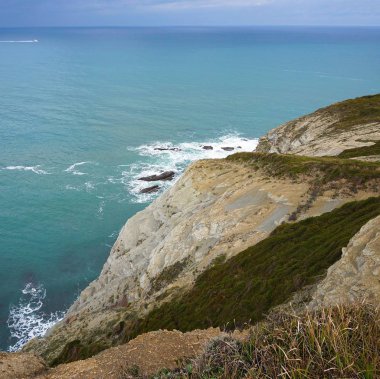 uçurum kıyılarında