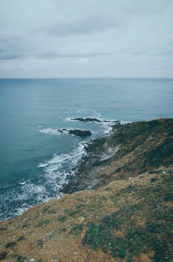 uçurum kıyılarında